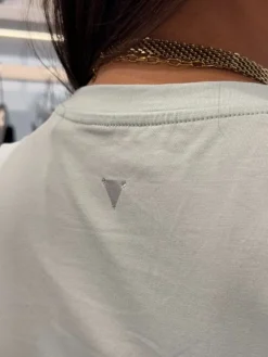 Guess - Cn Ss Leaf Triangle Tee - Groen