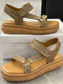 Guess - Lode2 Sandalen - Bruin