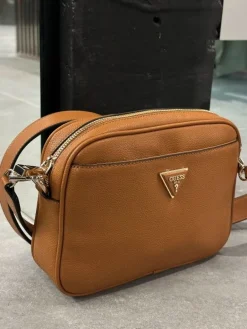 Guess - Meridian Camera Bag - Bruin